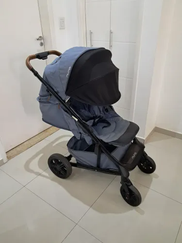 Carrinho de bebê Nuna Tavo