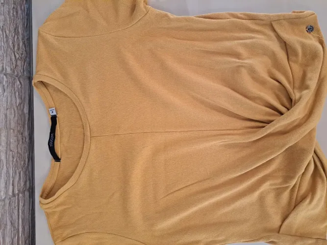 Blusa de manga curta amarela - Tamanho M
