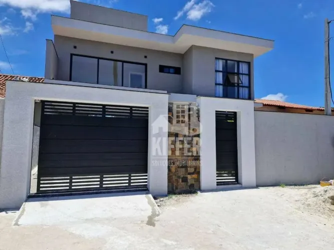 Casa Duplex em Itaipu | 4 Quartos, 3 Suítes e Piscina com Hidromassagem