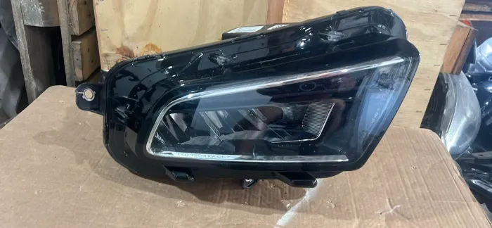 Farol LED -    Fiat Toro Tecnologia e Design Moderno