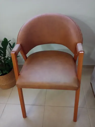 2 Poltronas  em Couro Sintético Marrom