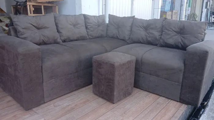 Sofá de canto com puff - Conforto e elegância para sua sala