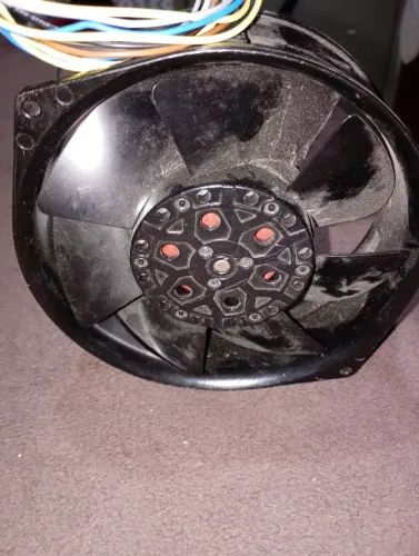 Ventilador tipo exaustor para refrigerar eqip. eletrônicos