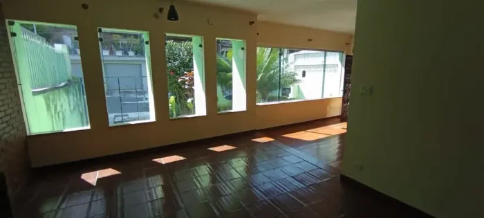 Casa a venda com 3 dormitórios e quintal no bairro Campesina em Osasco