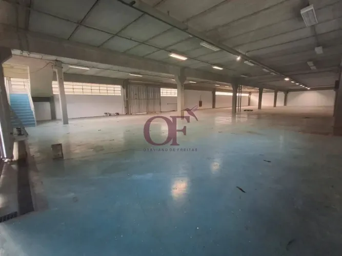 Locação de galpão 2.643 m², pré-moldado, piso 6 t/m² e pátio 700 m²  Tulipas, Jundiaí/SP