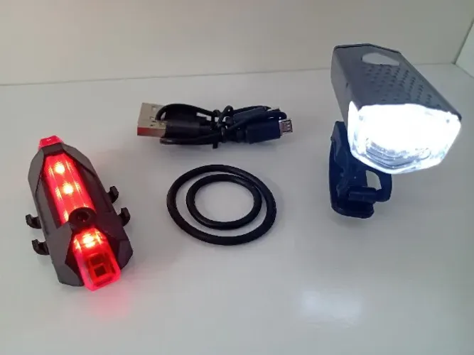 Kit Lanterna para Bicicleta - LED Branco e Vermelho Stop - Novo