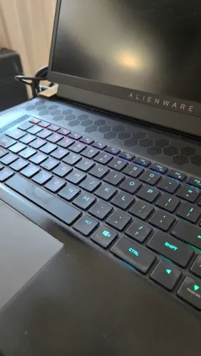 Alienware x17 R1 - i7-11800H - RTX 3070 8GB - 32 GB RAM - SSD 1 TB - Tela 17.3?