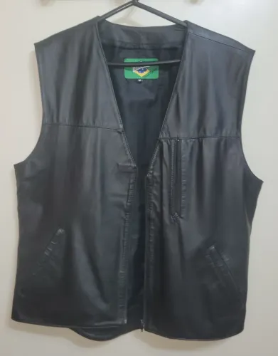 Colete em Couro Preto Liso