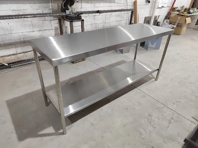 Mesa Inox 1,80m com prateleira reforçada - Uso intenso