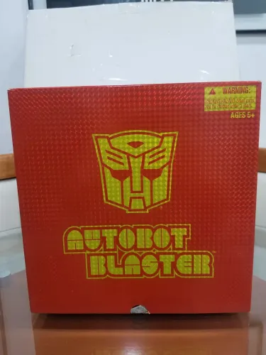 Transformers Universe - Autobot Blaster - SDCC