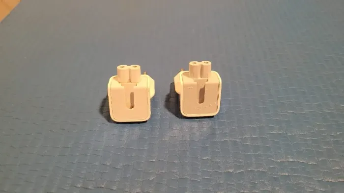 Kit 2 Plugs Tomada Adaptador 2 Pinos Carregador Para Macbook