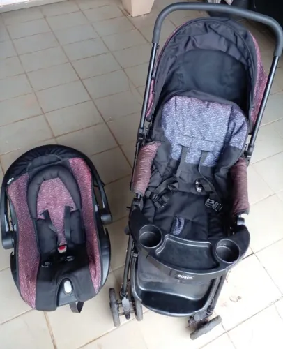 Carrinho de bebê + bebê conforto