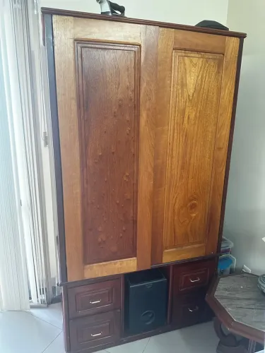 Movel organizador multiuso em Mogno