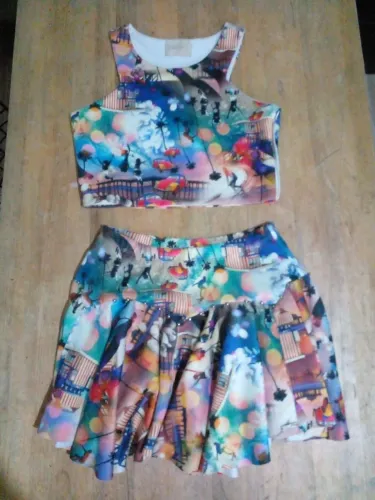 Saia e Top Floral Vibrante.. conjunto