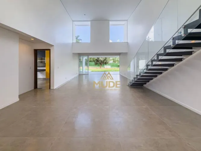 EXCLUSIVA / CASA LAGO NORTE/ TERREA / NOVA / 4 SUITES COM MESANINO