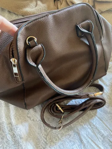Vendo bolsa média em couro 3 repartições super conservada
