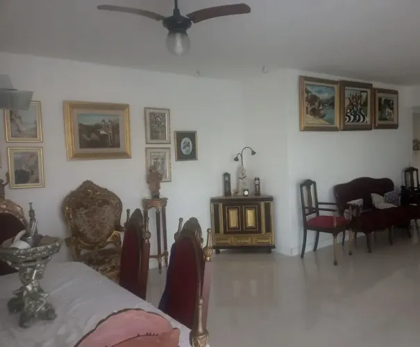 CENTRO - Apto Amplo - Sala Ampla - 3 quartos - 2 Vgs Carro - Próx Praia Forte e ao comérci