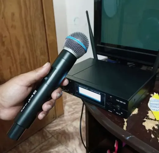 Microfone BYZ seminovo 