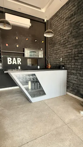 Móvel completo para barzinho ou restaurante