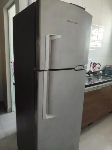 Geladeira 220V para conserto ou retirada de peças