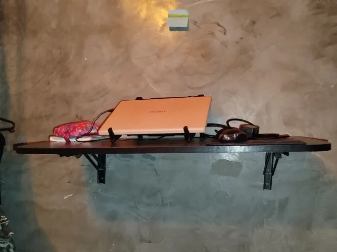 Mesa suspensa retrátil