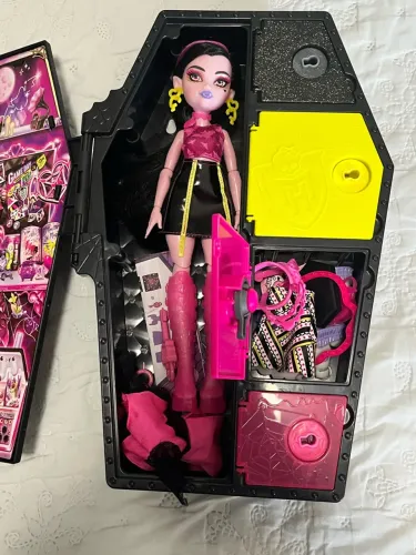 Monster High: Draculaura Skulltimate Secrets Neon Frights