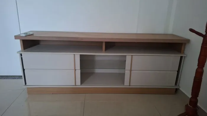 Rack de sala. Tamanho 2m comp x 0,80 cm de alt x 0,50 de larg.