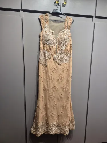 10 Vestidos de festa. Bordados e alfaiataria. OPORTUNIDADE
