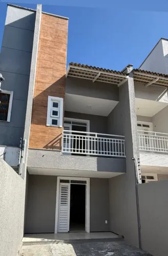 CD 035, Lagoa Redonda. Casa duplex com 02 suítes, 02 vagas de garagem