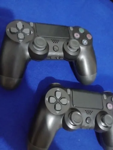 Controles PS4 ou PC (similar)