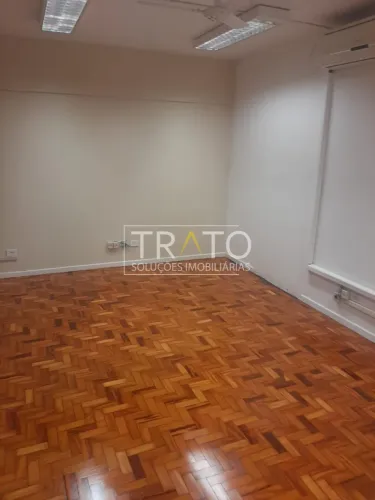 Sala comercial para venda ou locação, condomínio Drogasil.