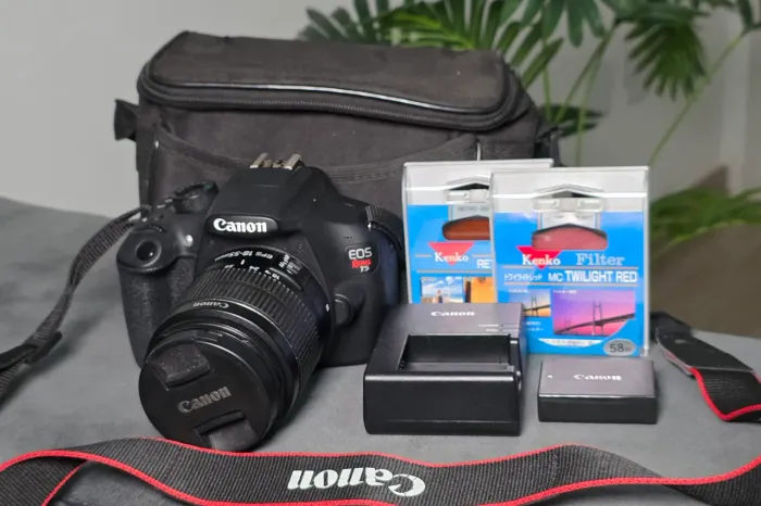CANON T5 + LENTE 18-55MM + FILTROS + BOLSA