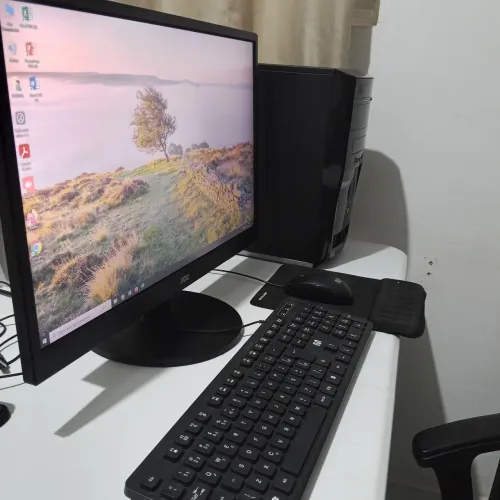 Vendo computador completo. CPU, monitor, mouse e teclado.