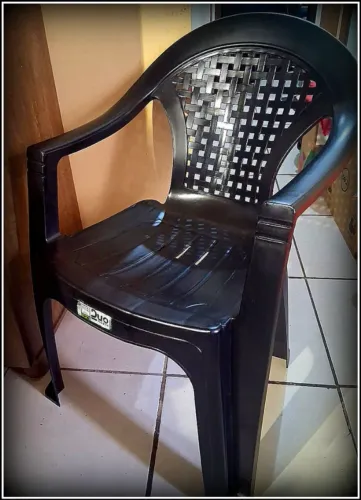 Cadeira Plástica Reforçada com Braço Preta Duo Plastic (Entrego Hoje)