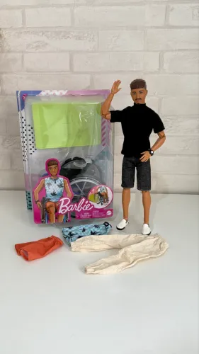 Boneco Ken Fashionista MTM + look extra
