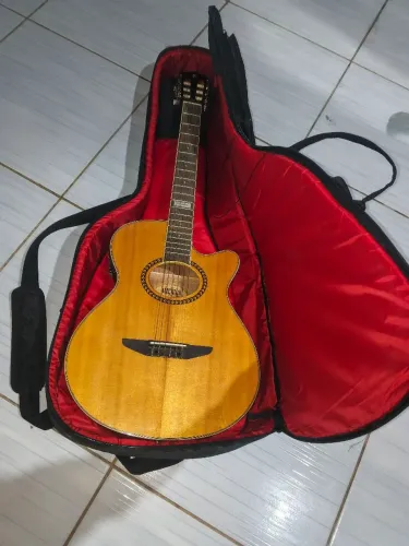Violão Vegas acompanha a capa
