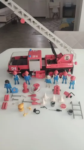 Caminhão de bombeiro Playmobil colecionável