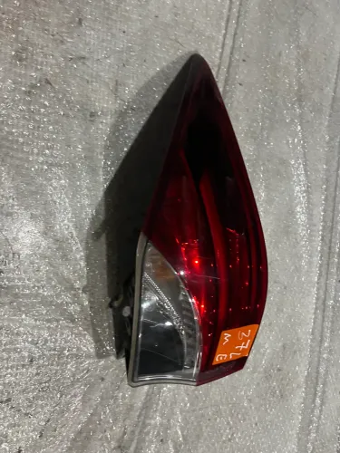 Lanterna lado esquerdo Hilux Sw4 ano 2017 18 19 20 dúvidas * 