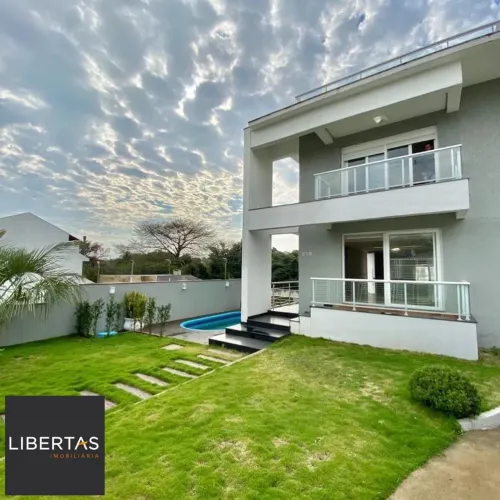 Casa com 3 pavimentos, de 750m² com 6 vagas subterrâneas!