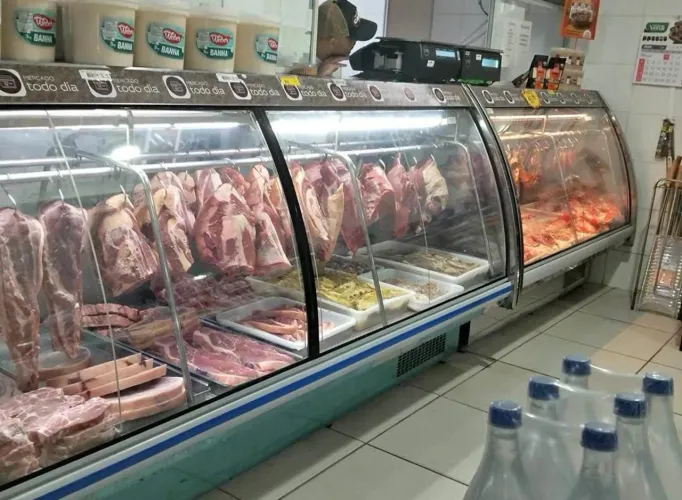 Vendo expositor pra mercado semi novos 