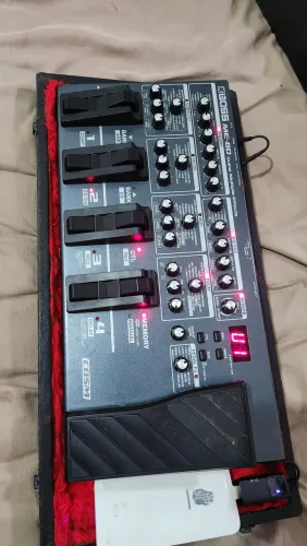 Pedaleira Boss ME 80