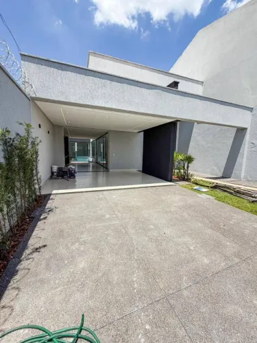 Casa à venda no Residencial Humaitá 3 suítes, piscina, 210m² de construção ao lado do Pa