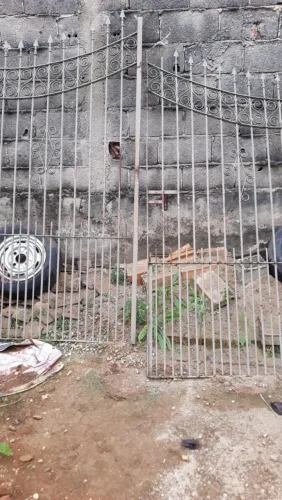 Portão de ferro usado em bom estado