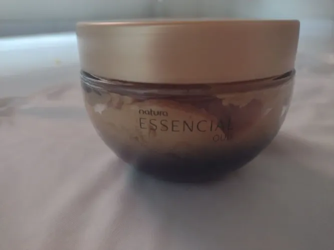 Essencial Oud Geleia iluminadora.
