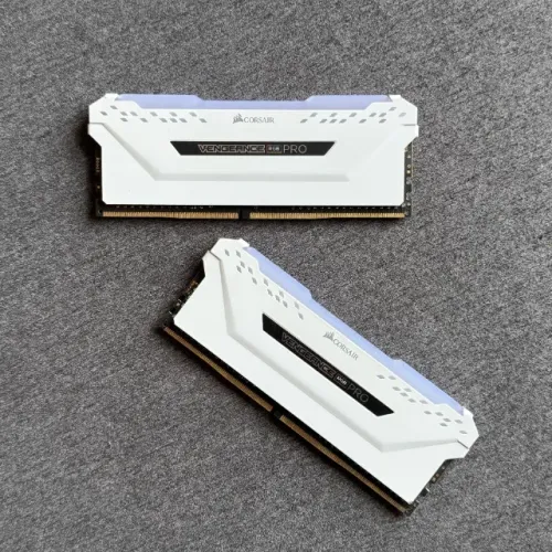 Memória Ram DDR4 Corsair RGB 16gb 3000MHz