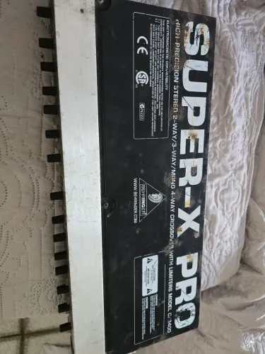 Crossover Behringer Super X-Pro