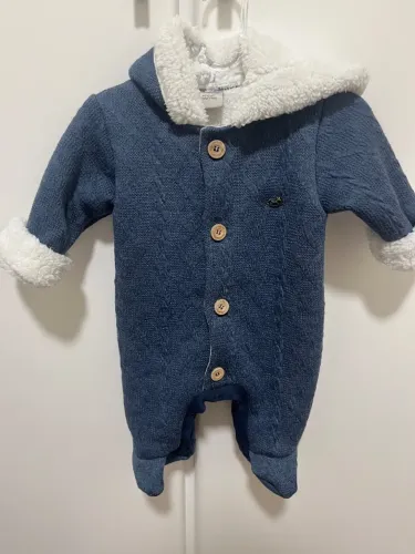 Macacão infantil peluciado com capuz tamanho P - Marca Pinoti Baby