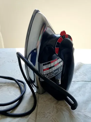 Ferro de passar a seco Black+ Decker