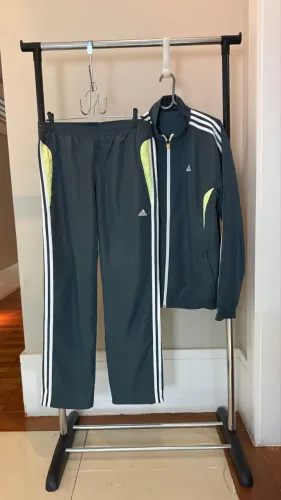 Conjunto Adidas - Casaco e Calça - Tamanho M