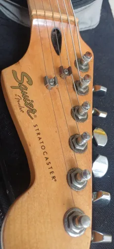 GUITARRA FENDER SQUIER DELUXE 